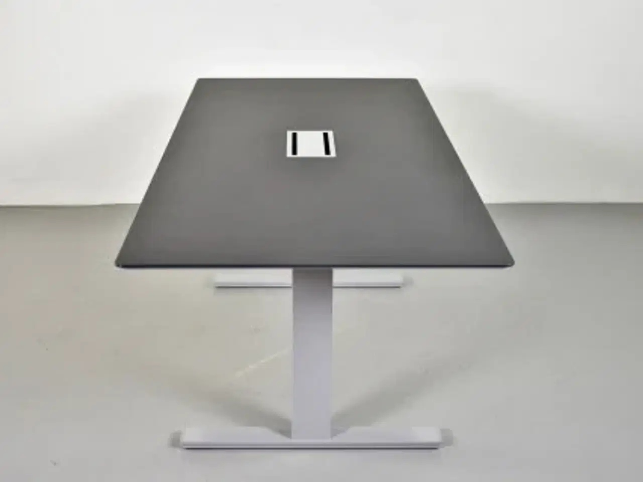 Billede 4 - Scan office konferencebord i mørkegrå med strømstik