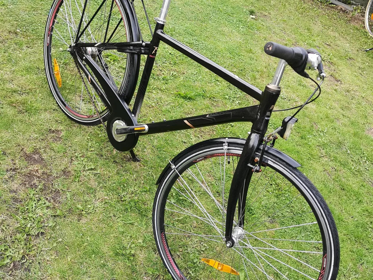 Billede 1 - KILDEMOES 28"  48cm For- og baglygter,  gode dæk ,