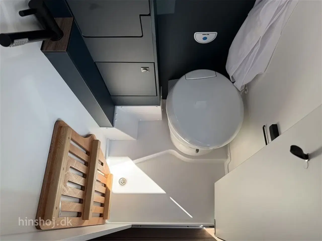 Billede 14 - 2025 - Eriba Car 600 Indium Grey Aut   Den Eksklusive Campervan Fra Eriba Car kan ses hos Hinshøj Caravan