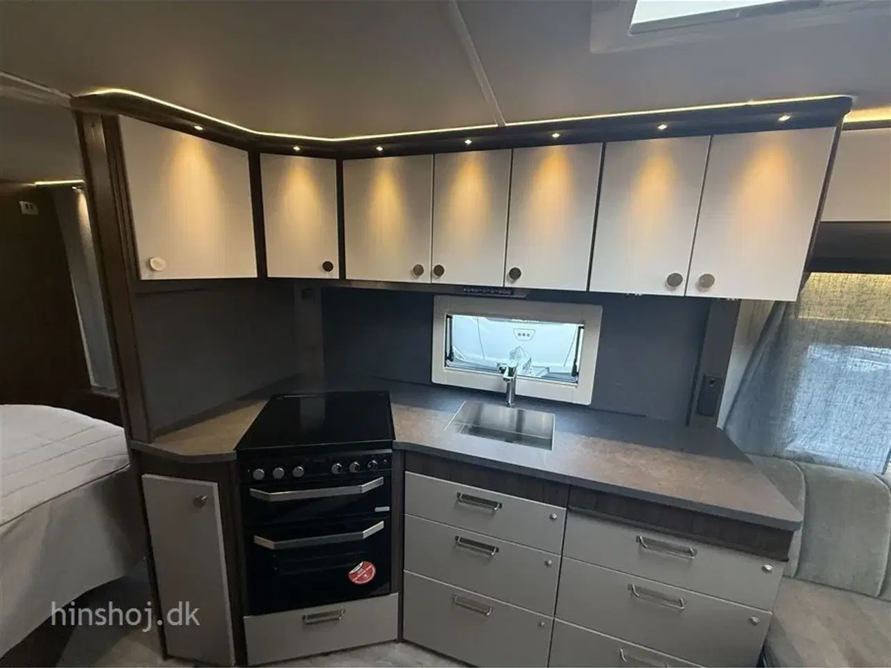 Billede 15 - 2026 - Polar BQDA 650 Black Edition    Polar vintervogn med en dejlig fritstående dobbeltseng fra Hinshøj Caravan