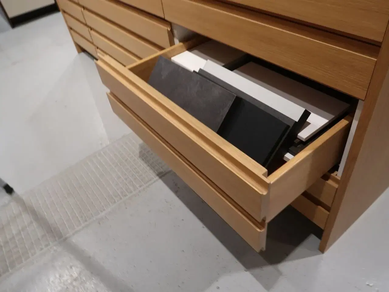 Billede 12 - Køkkenø i egetræ m. marmorbordplade FORM PLUS+