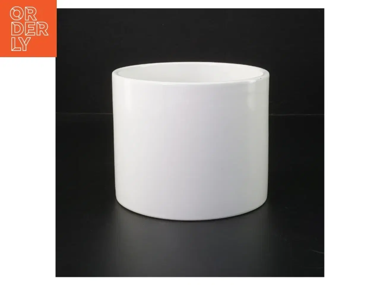 Billede 1 - Hvid porcelænspotte fra Relief Strip Denmark (str. H. 11,5 cm, ø. 14,5 cm)