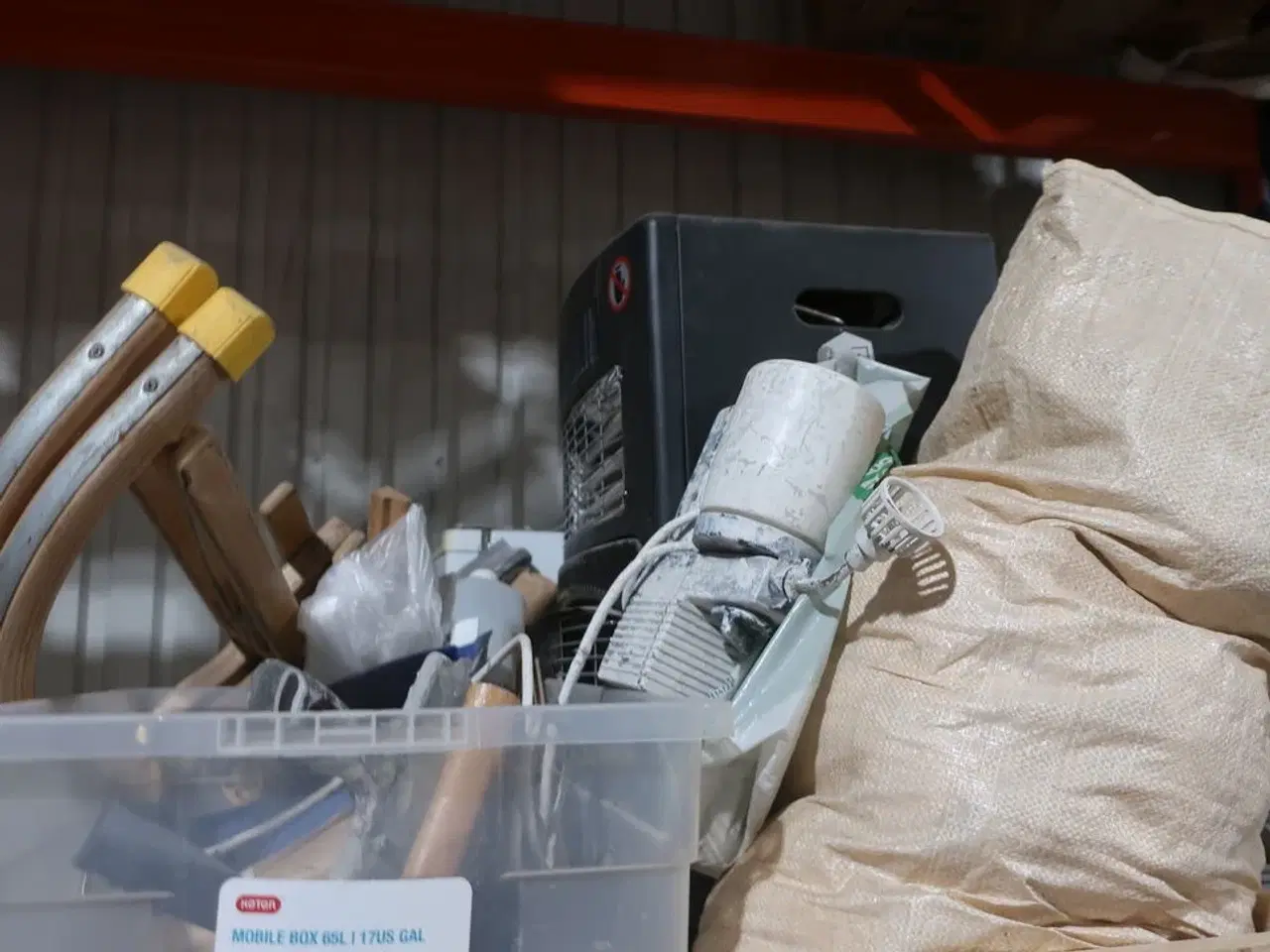 Billede 2 - Palle med varmeovn, malersprøjte m.m.