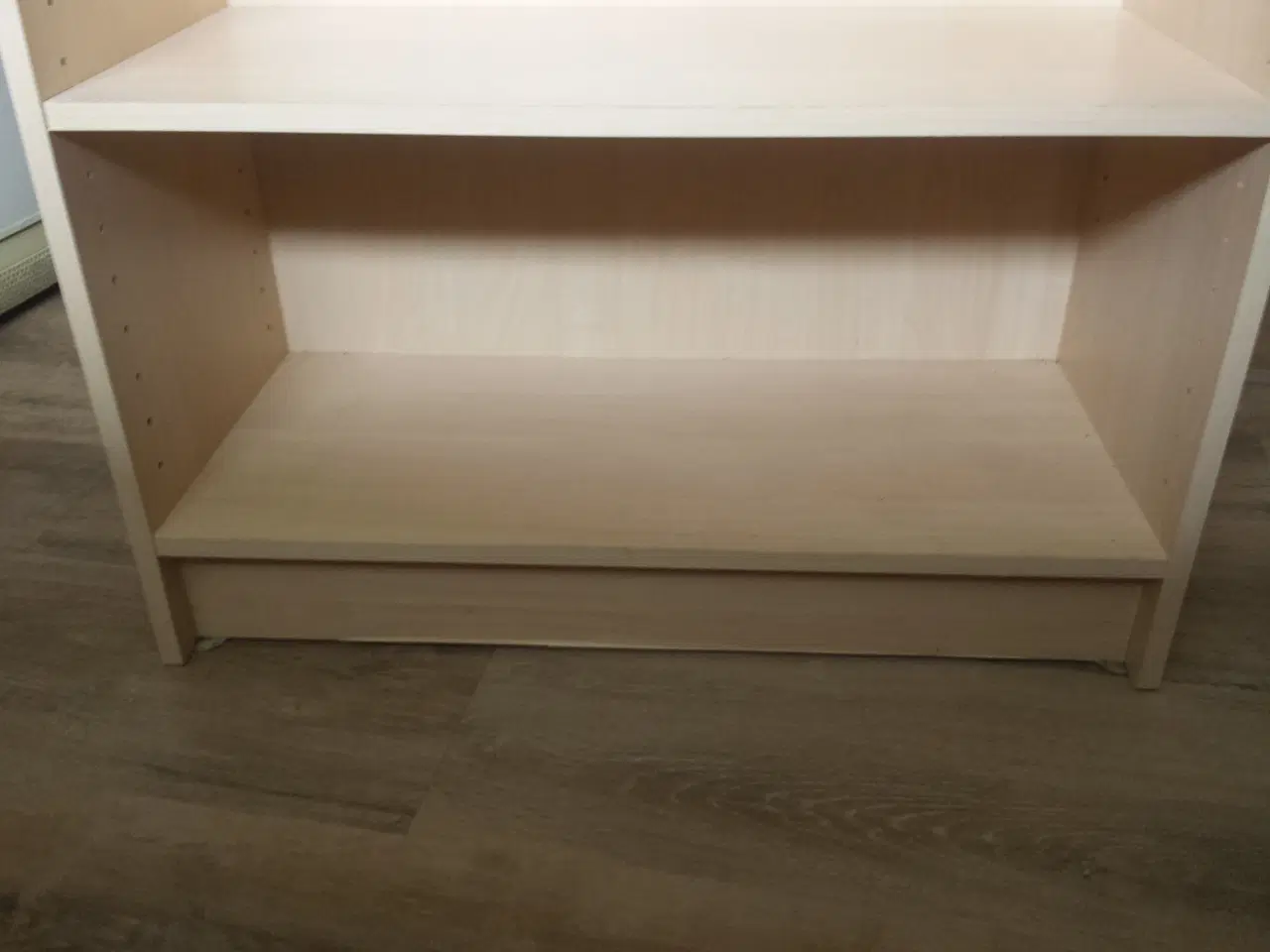 Billede 2 - Lav reol, lys