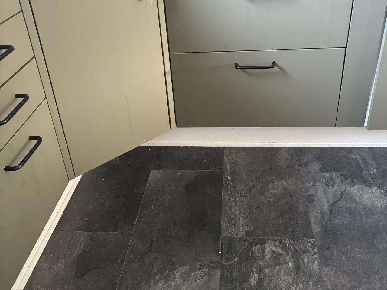 Billede 7 - Køkkenmoduler i olivengrøn 