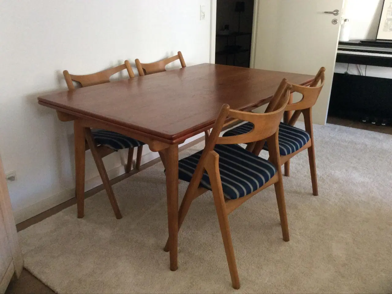 Billede 3 - Særdeles velholdt spisestuesæt Hans J. Wegner