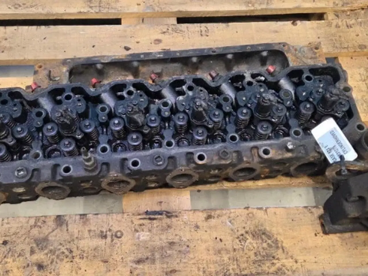 Billede 12 - Case 821E Cylinderhoved 2831279