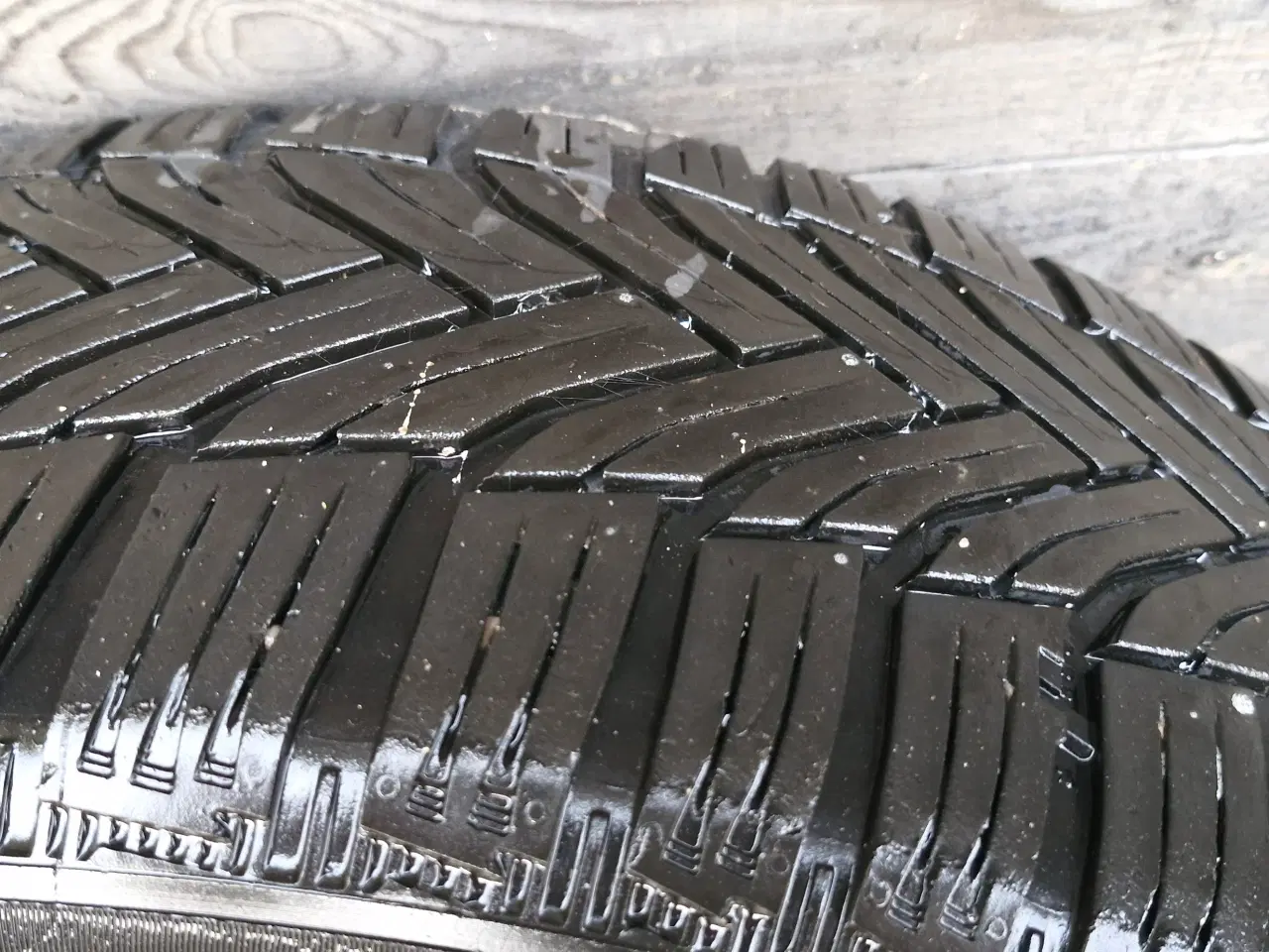 Billede 4 - Dezent 16" fælge med Michelin Alpine dæk