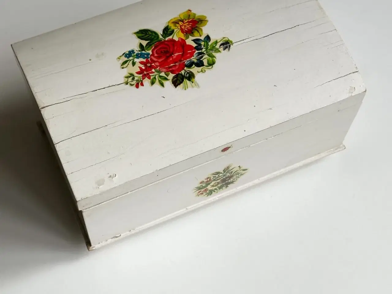 Billede 2 - Gammel trææske, hvid m decoupage