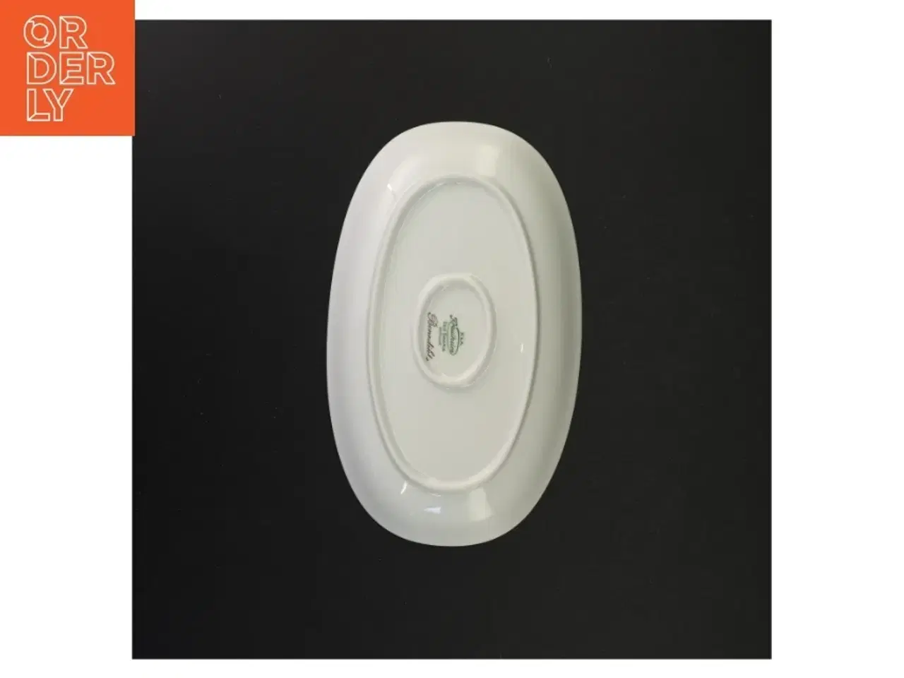 Billede 4 - Porcelænsfad med blomstermotiv fra Benedikte (str. 23 x 13 og en halv cm)