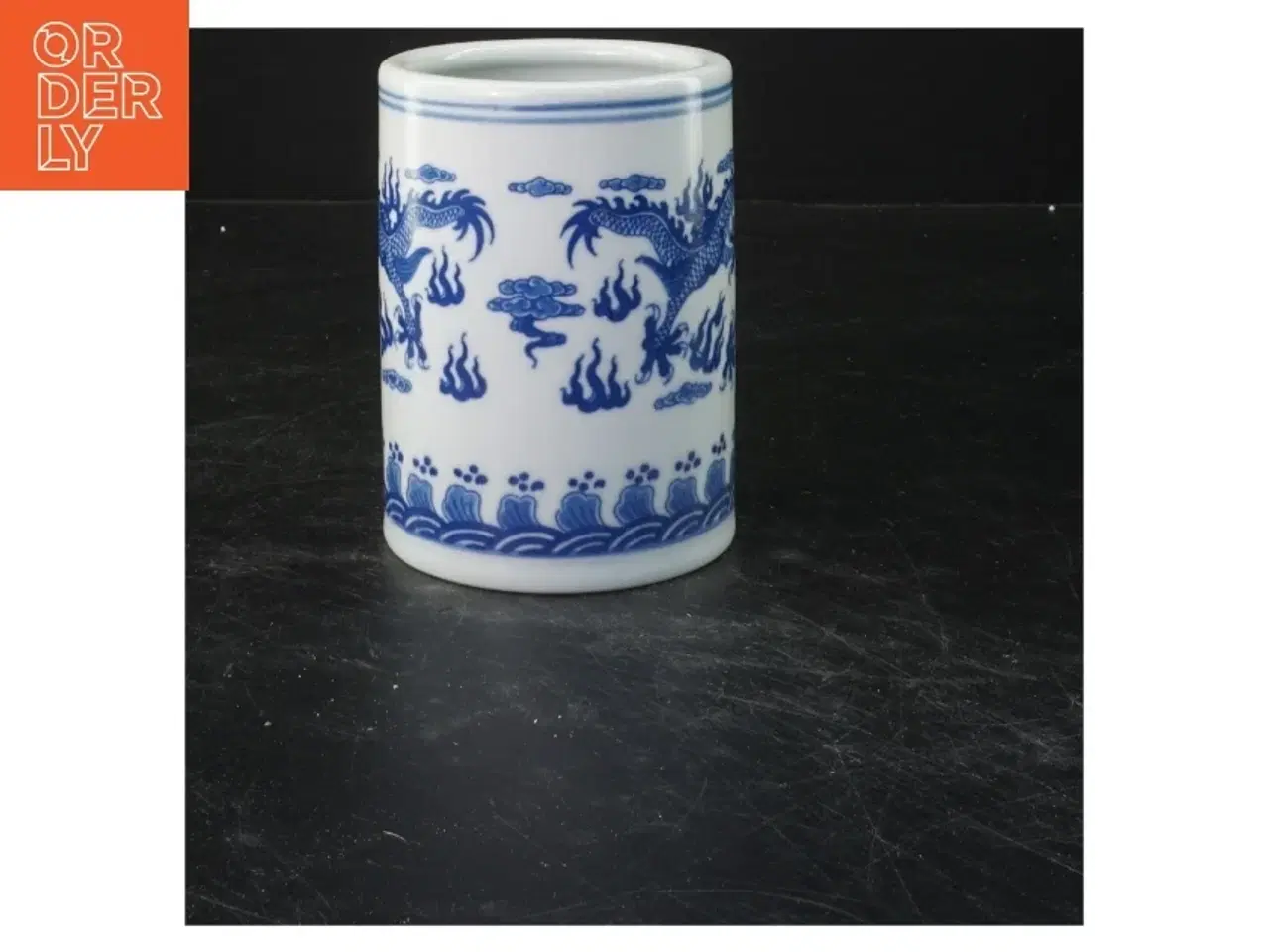 Billede 1 - Pensel krus med drage motiv (str. 12x9 cm)