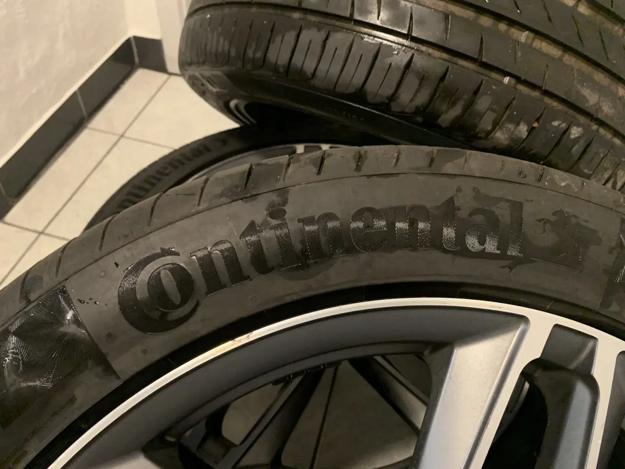 Billede 11 - 20” fælge med sommerdæk 255/45-20