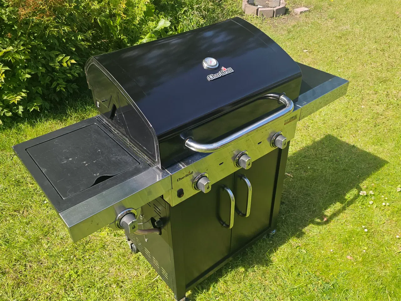 Billede 6 -  Stor Char-Broil gasgrill med 3 brændere & overtræ