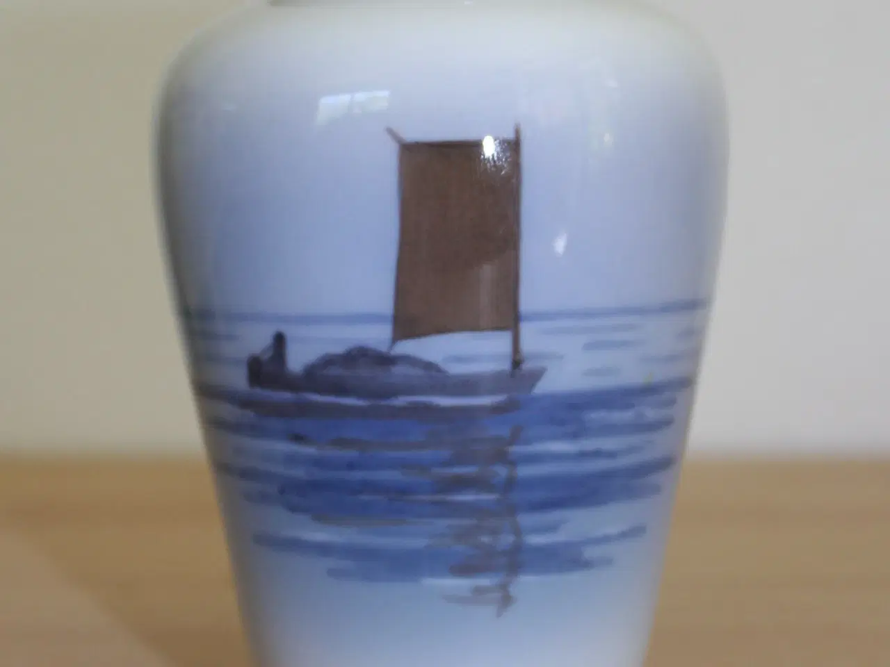 Billede 2 - Vase med sejlbåd fra Royal Copenhagen