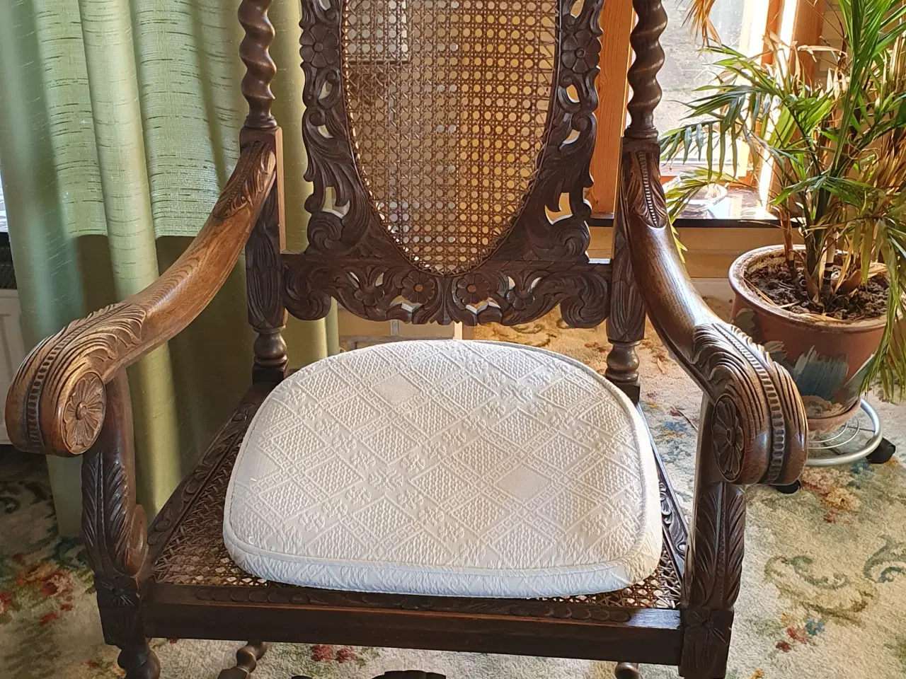 Billede 2 - Antik Træstol med flettet ryg og armlæn