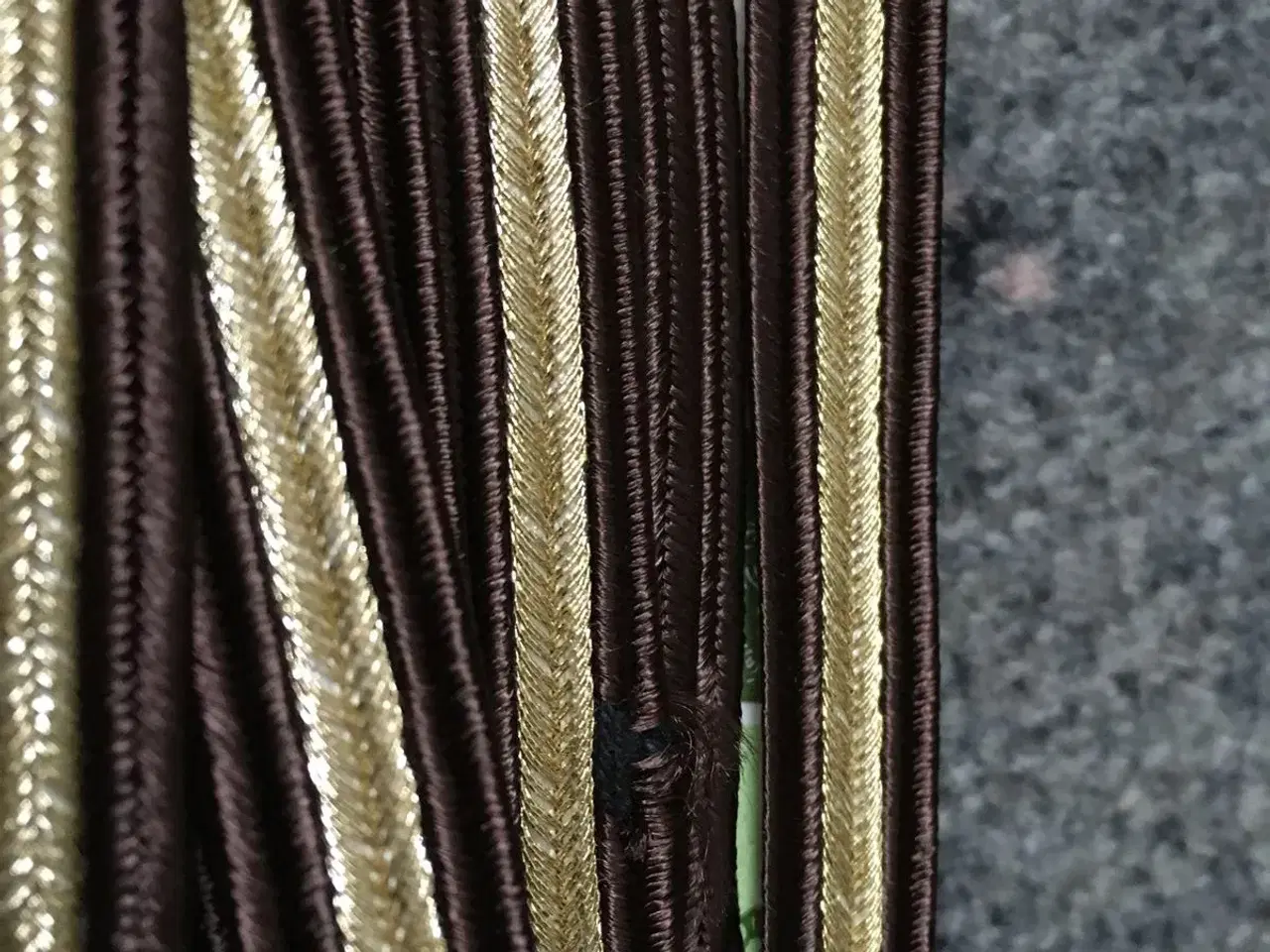 Billede 4 - Stribet bånd i brun og guld farve