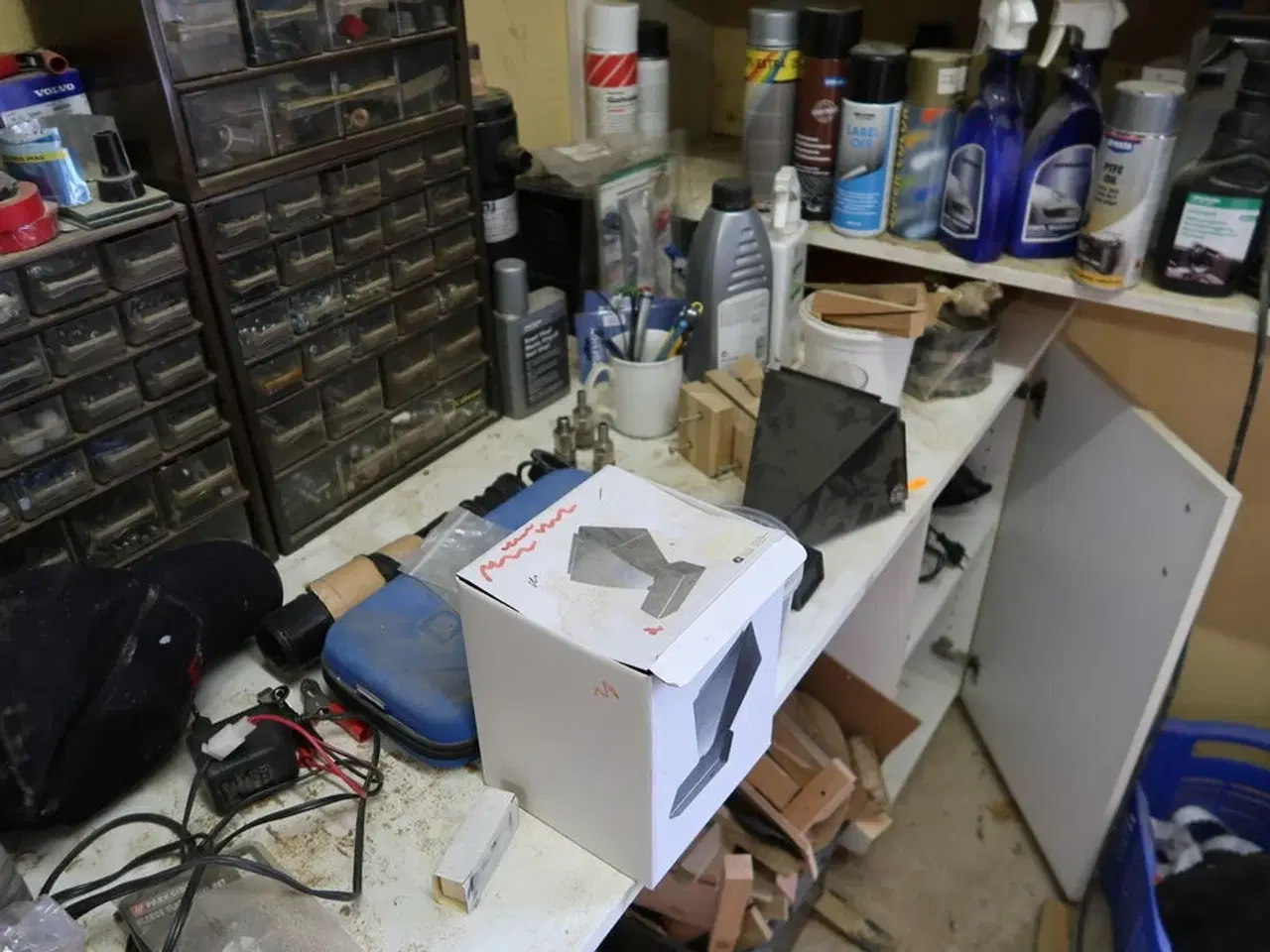 Billede 6 - Div. Plejemidler, skruer, møtrikker, racerbiler m.m.