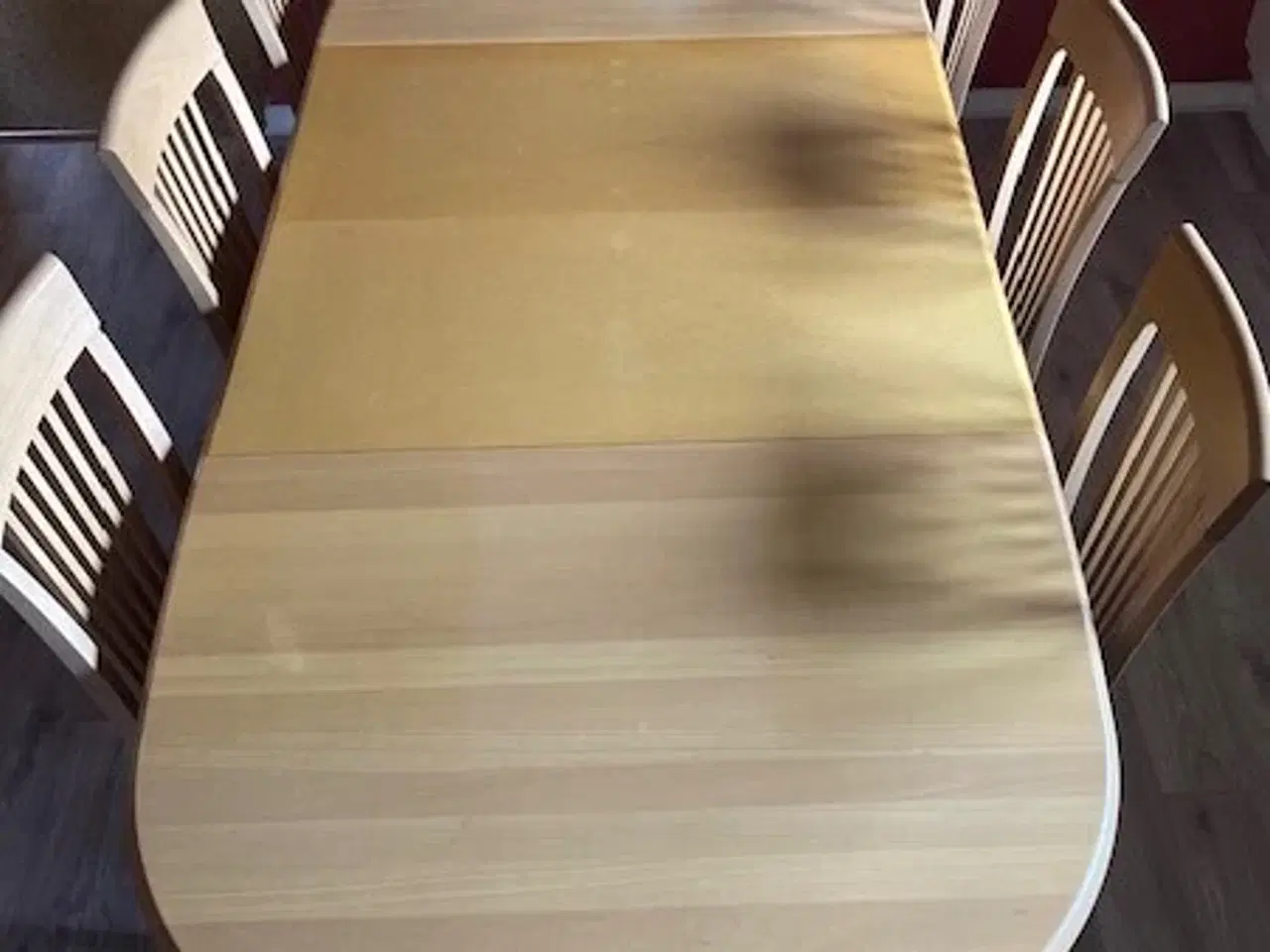 Billede 3 - Køkkenbord i lakeret bøg med seks stole