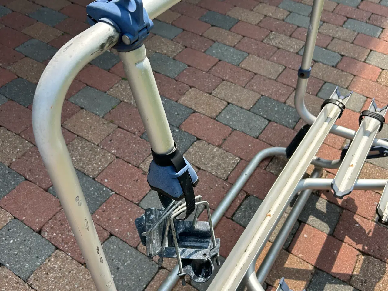 Billede 2 -  Cykelholder / cykelstativ