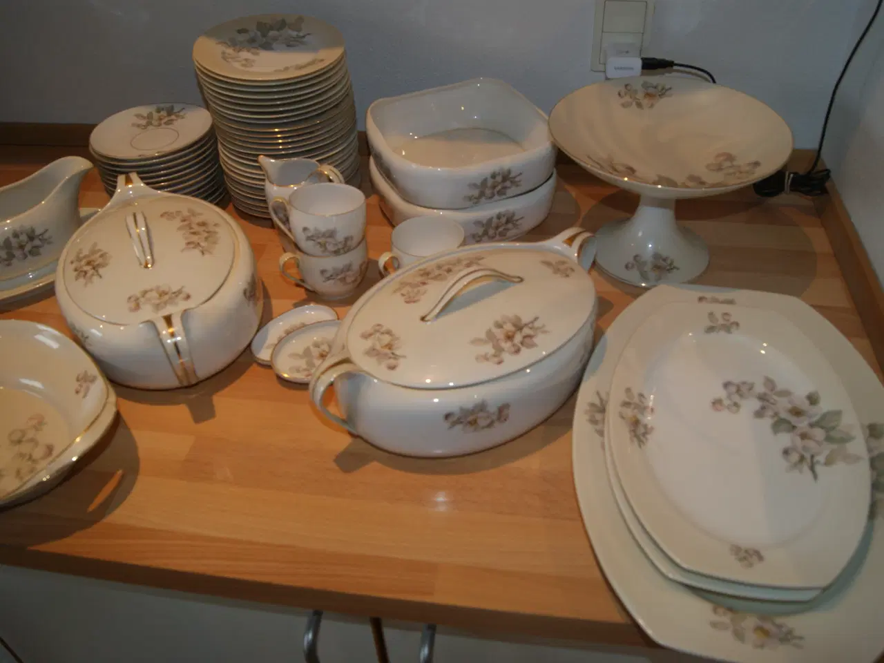 Billede 2 - Gammelt spisestel