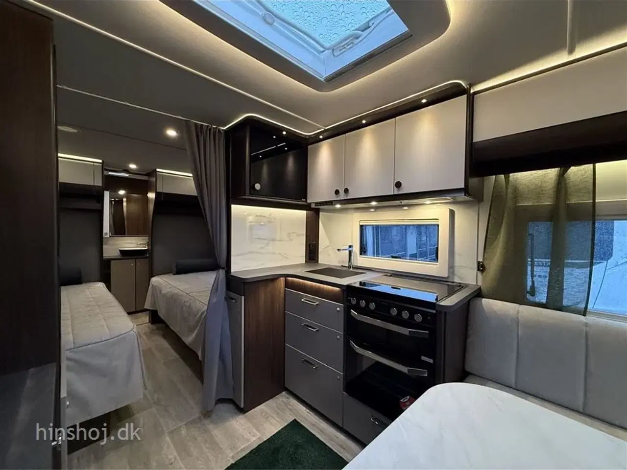 Billede 3 - 2026 - Polar Blueline 590 BS    Polar med enklesenge og stort toiletrum fra Hinshøj Caravan