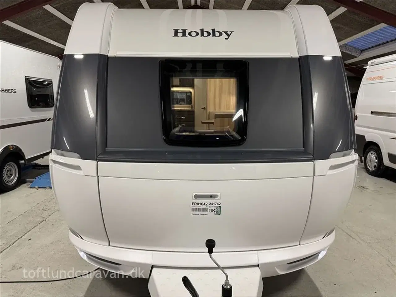 Billede 16 - 2024 - Hobby De Luxe 460 SFf   Sønderjyllands aut. HOBBY forhandler. Midter-placeret dobbeltseng! NU PÅ LAGER TIL OMGÅENDE LEVERING !