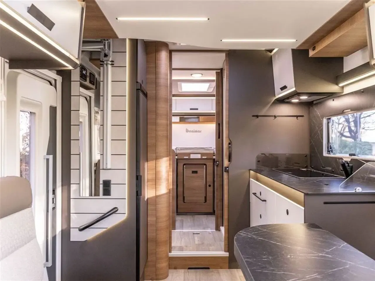 Billede 2 - 2026 - Benimar Mileo 268 Skandinavisk design og komfort året rundt