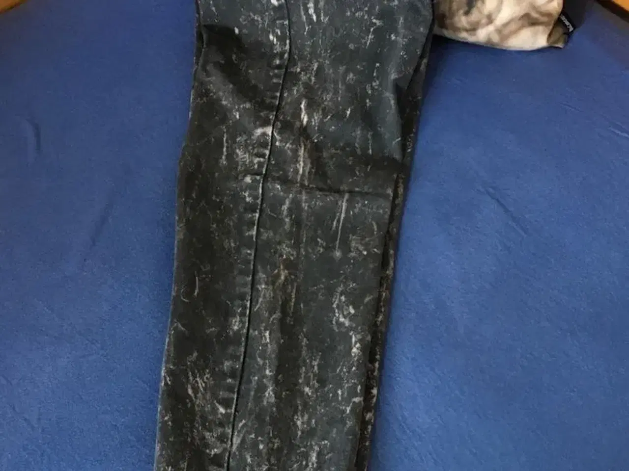 Billede 2 - Washed grå sort bukser til salg
