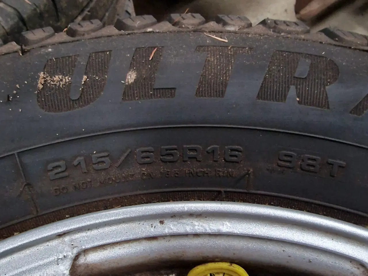 Billede 2 - Pigdæk 215/65r16 98T