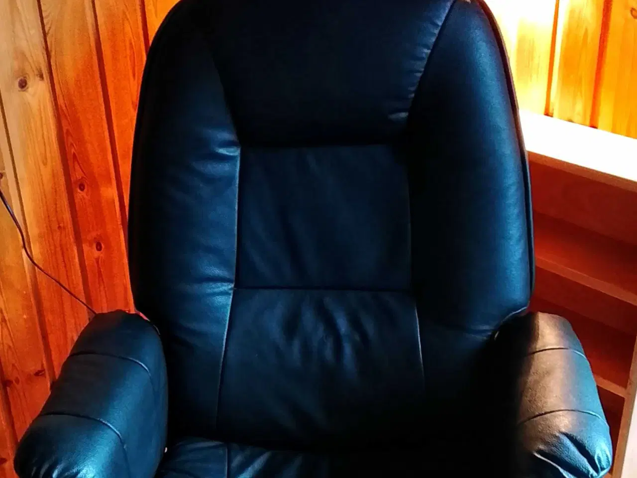 Billede 1 - Lænestol. Sort kunstlæder