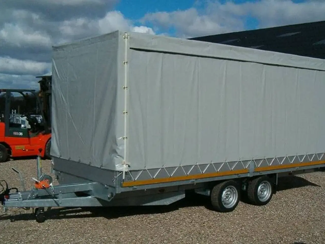 Billede 2 - Høj presenning m. gardinsider til Eduard 6020 trailer