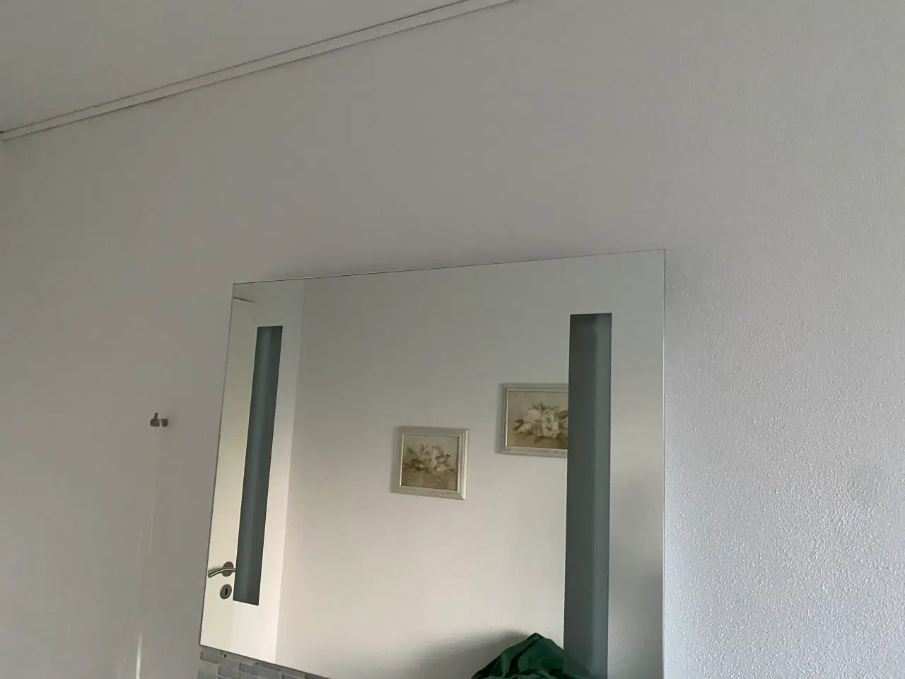 Billede 2 - Spejl med LED-lys - ene lysstofrør defekt.