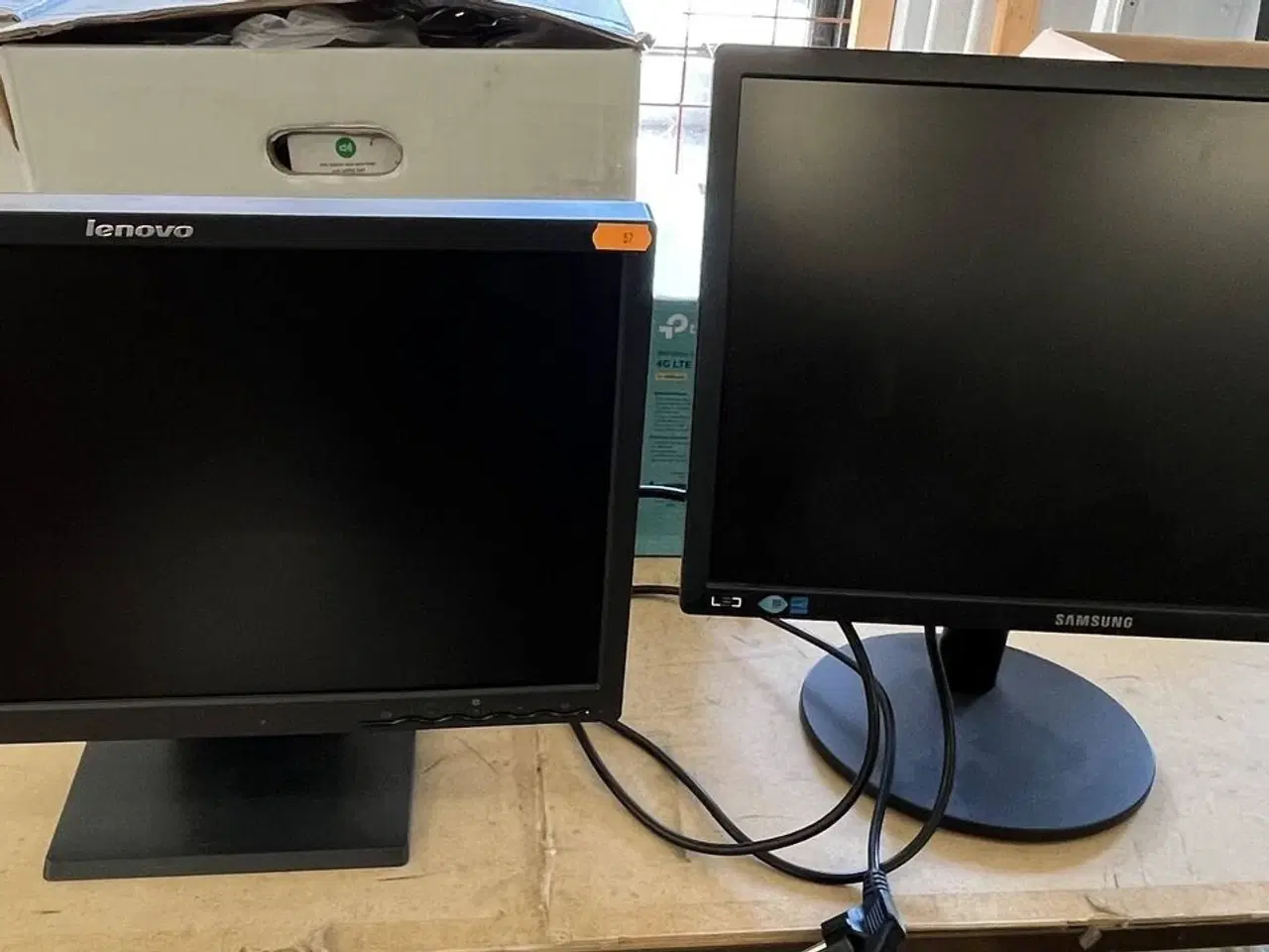 Billede 1 - 2 Stk. Skærme 19" SAMSUNG + LENOVO