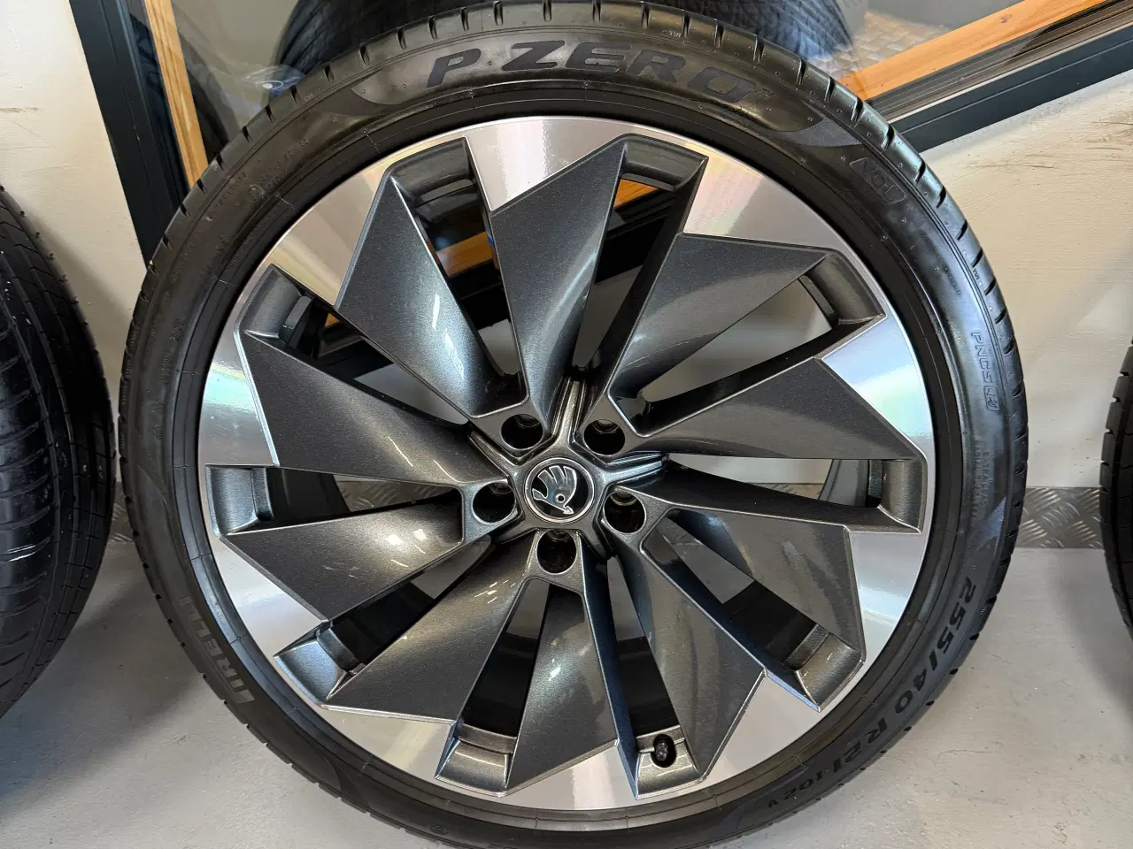 Billede 4 - Originale 21” Skoda enyaq fælge med sommerdæk