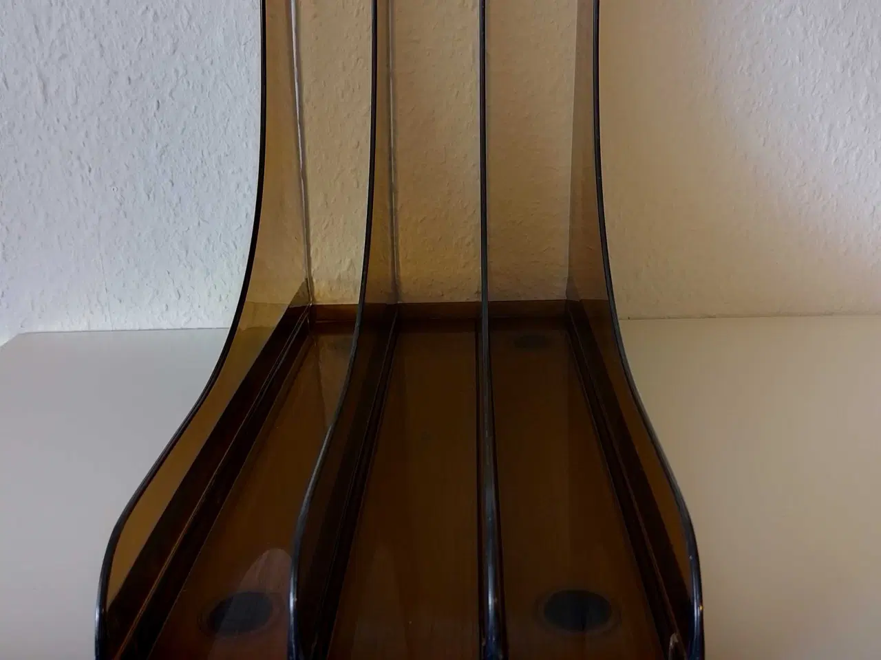 Billede 5 - LP holder i røgfarvet akryl