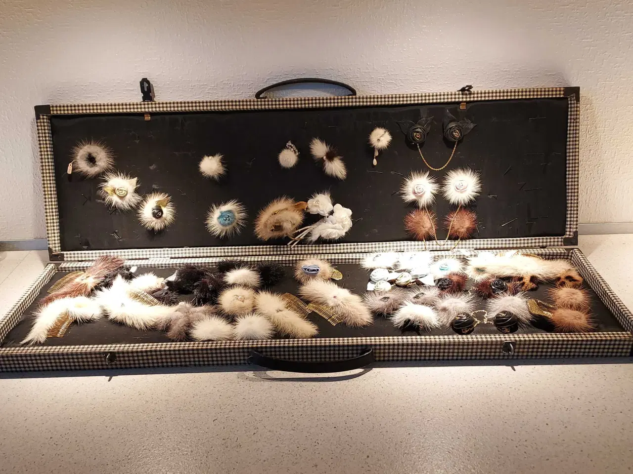 Billede 1 - Diverse bijouteri i flot kuffert