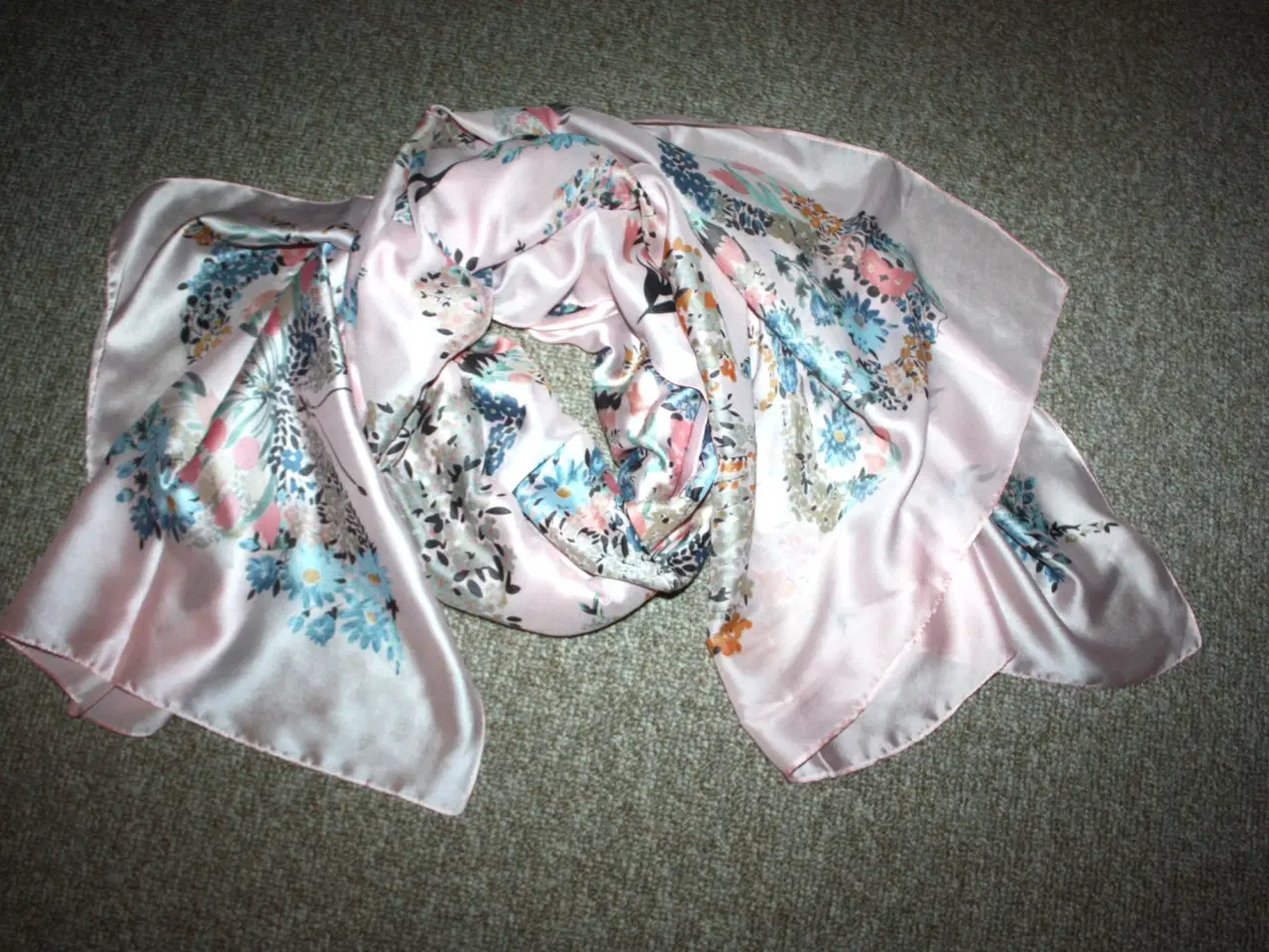 Billede 1 - Dansk Smykkekunst tørklæde / pareo 176 cm x 91 cm