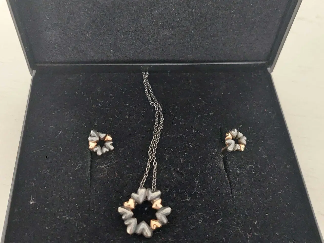 Billede 1 - Smykkesæt med halskæde og øreringe