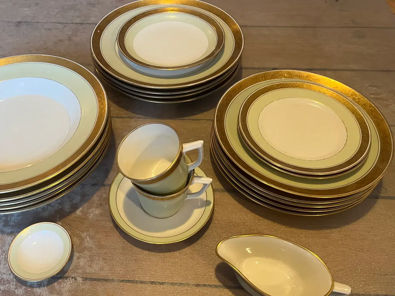 Billede 1 - Royal Copenhagen stel Dagmar med guldkant porcelæn