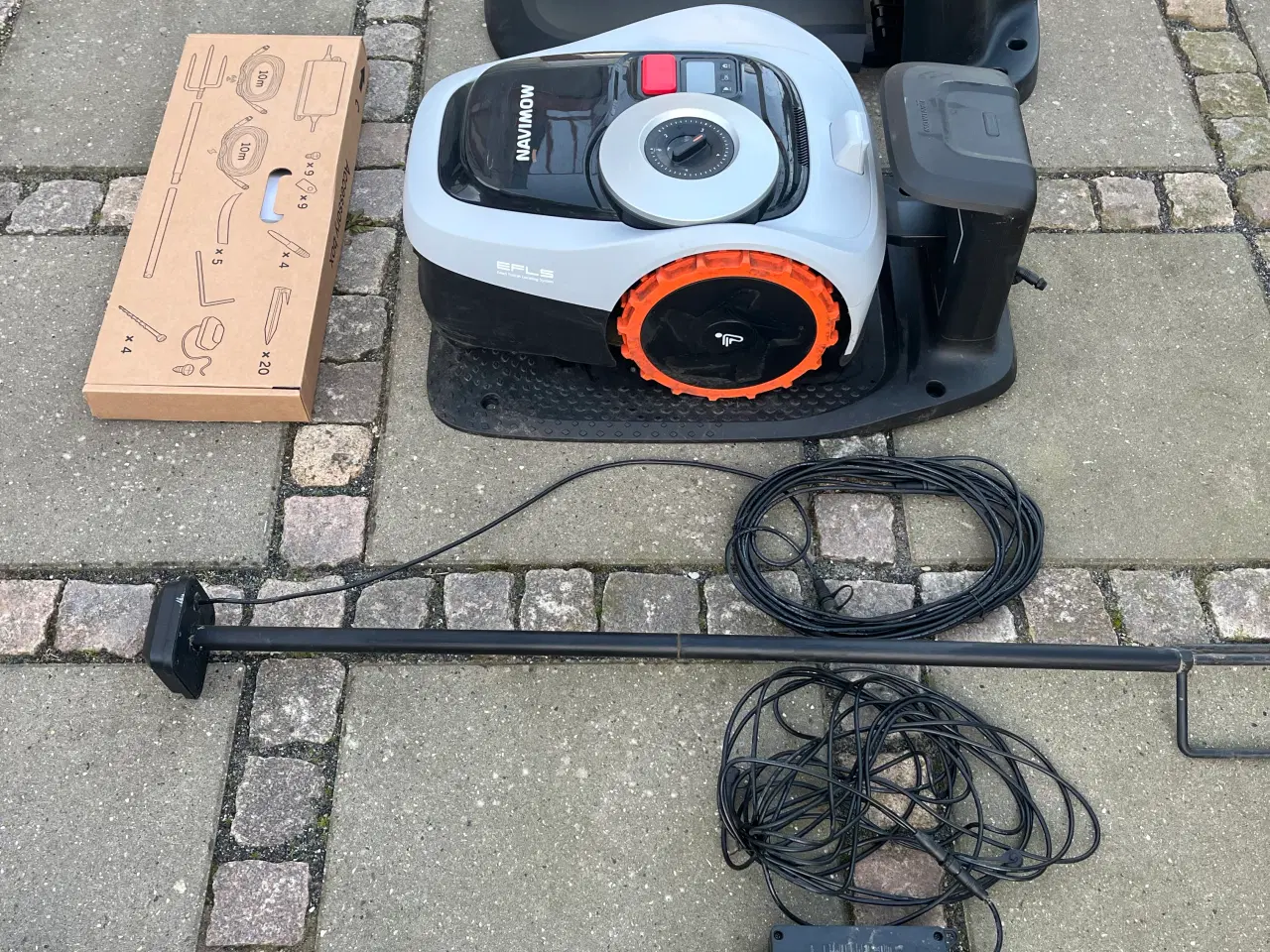 Billede 2 - Segway Navimow i105 Robotplæneklipper inkl. garage