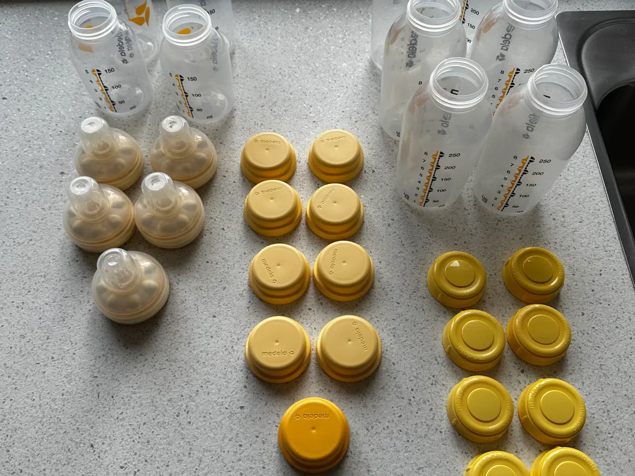 Billede 1 - Medela sutteflasker inkl calma suttehoveder