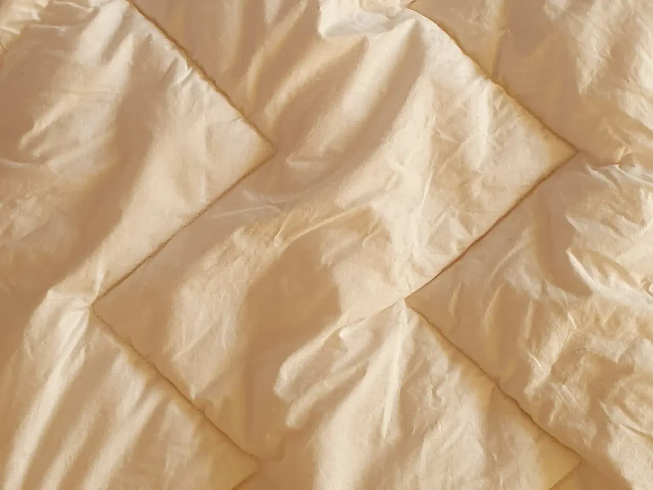 Billede 3 - Voksipose i sort og beige