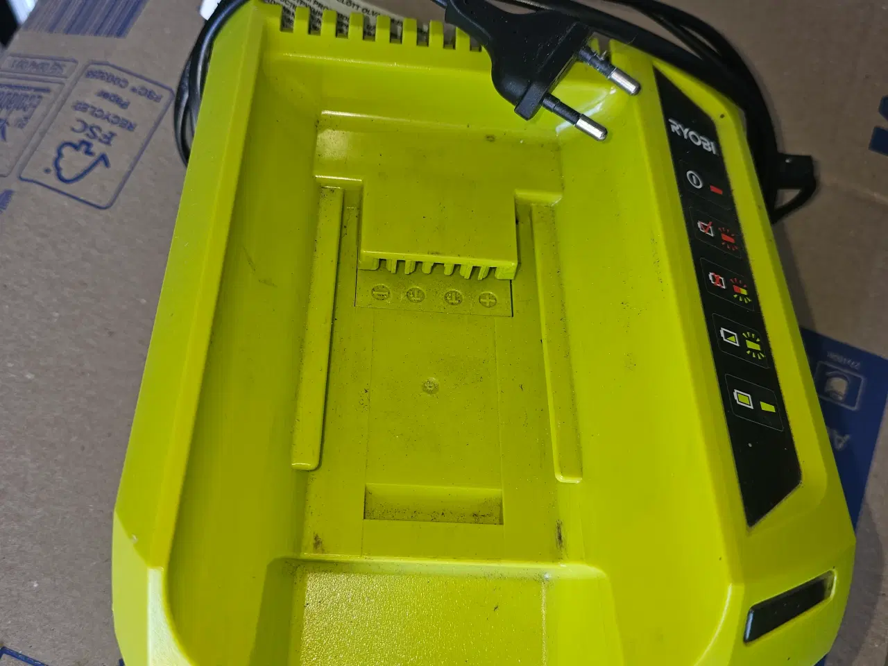 Billede 1 - Ryovi oplader 36v