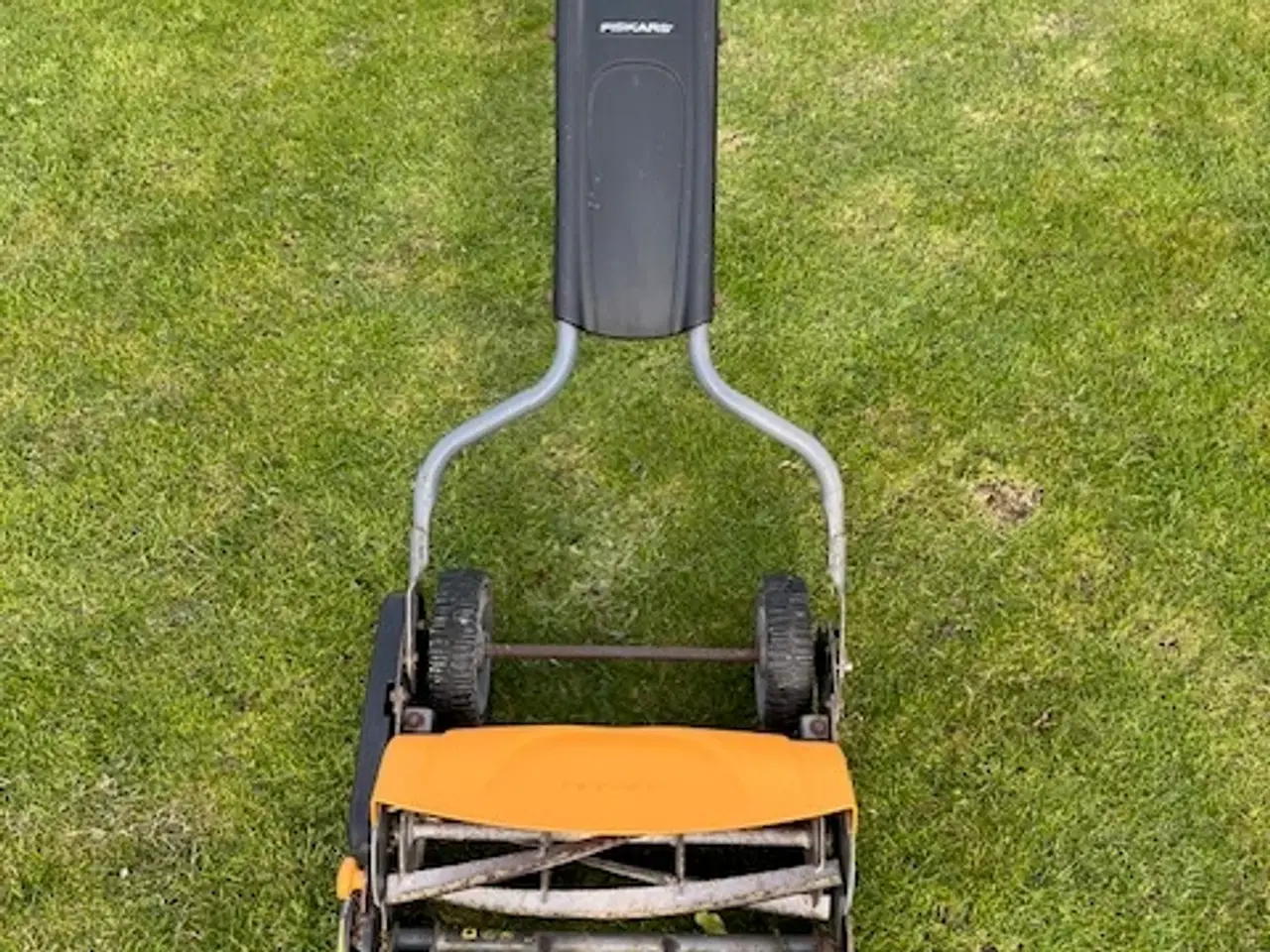 Billede 3 - Fiskars Håndskubberplæneklipper