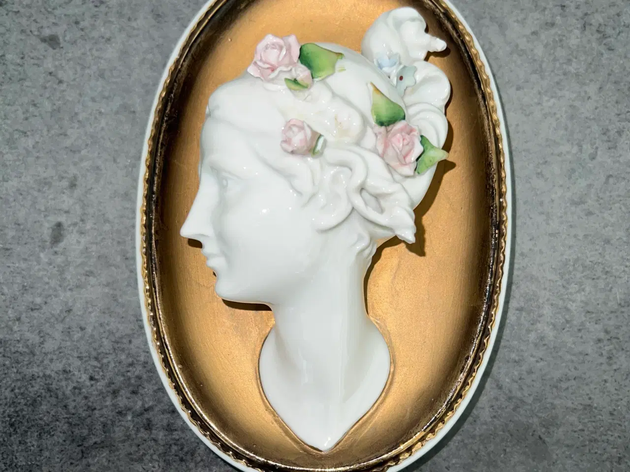 Billede 9 - Kvinde porcelæns hoved i vægramme