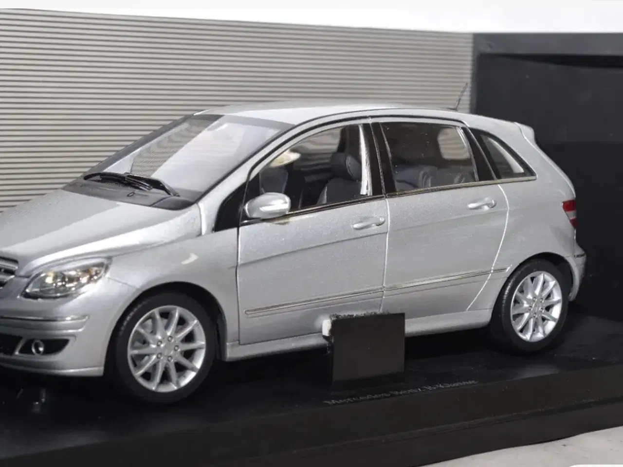 Billede 2 - 1:18 Mercedes B-Class W245