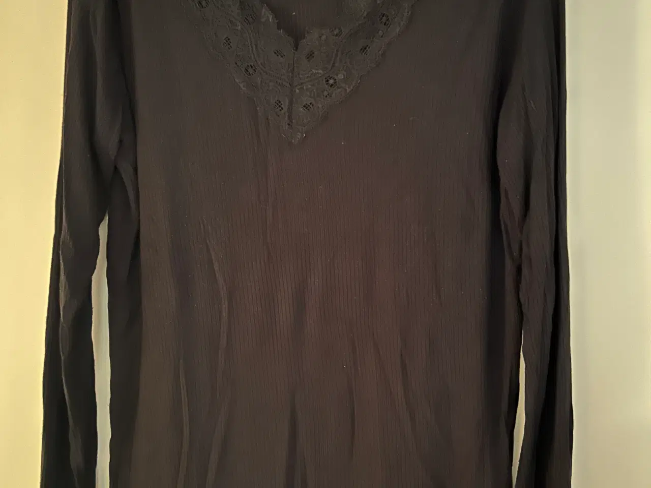 Billede 6 - Strikbluser, bukser, tørklæder mv. i str. 42-46