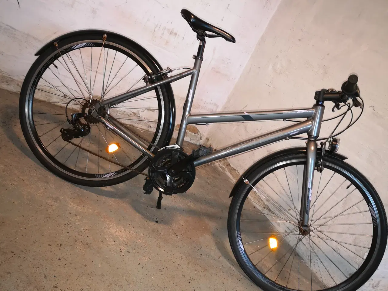 Billede 1 - X-ZITE X 700C HYBRID 28" 52cm Dæk som ny, 27 gear.