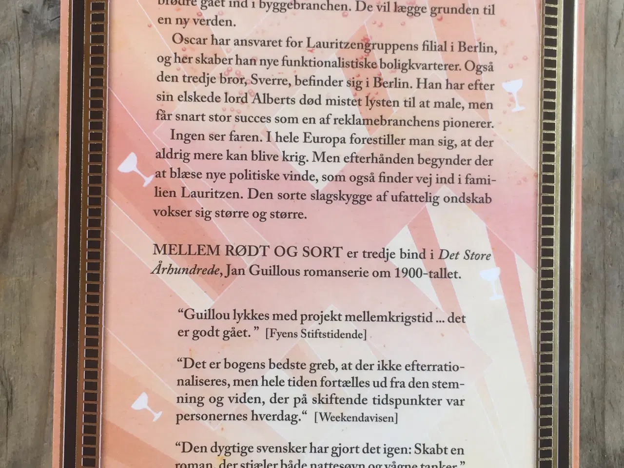 Billede 2 - Mellem Rødt Og Sort, Jan Guillou, genre: drama