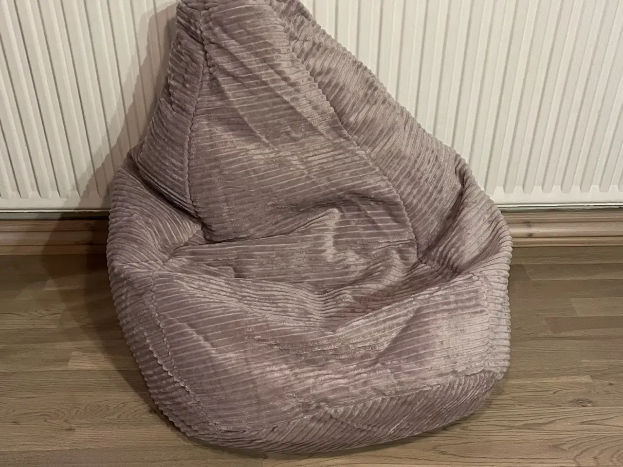 Billede 2 - Icon sækkestol fløjl i sart lilla. Ubrugt. Pris 25